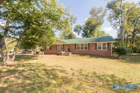 825 Watts Dr, Huntsville, AL 35801