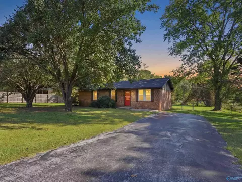675 New Center Rd, Hartselle, AL 35640