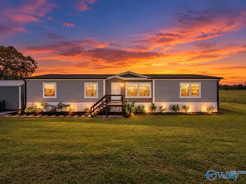 68 Burroughs Loop, Scottsboro, AL 35769