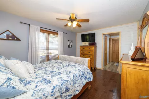 Bedroom - 672 Kemp Rd, Hamilton, AL 35570 photo 2 of 7