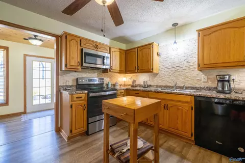 Kitchen - 672 Kemp Rd, Hamilton, AL 35570 photo 2 of 5
