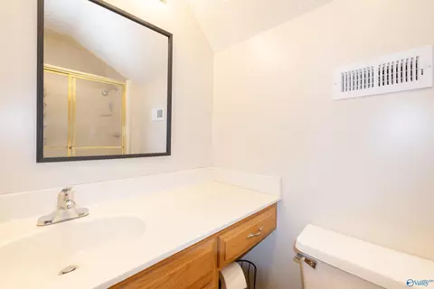Bath - 672 Kemp Rd, Hamilton, AL 35570 photo 5 of 7