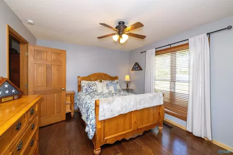 Bedroom - 672 Kemp Rd, Hamilton, AL 35570 photo 1 of 7