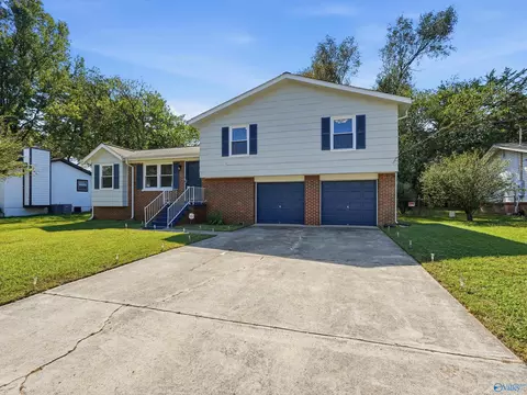 4045 Knollbrook Dr, Huntsville, AL 35810