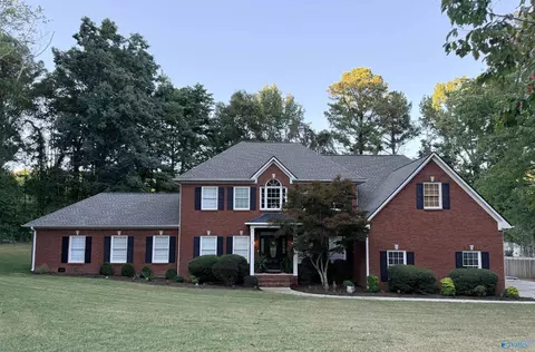 5002 Riverview Dr, Huntsville, AL 35803