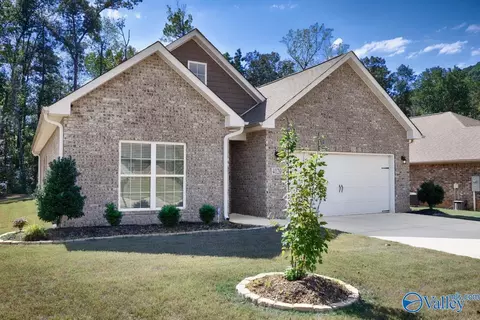 4120 Rockland Cir, Owens Cross Roads, AL 35763