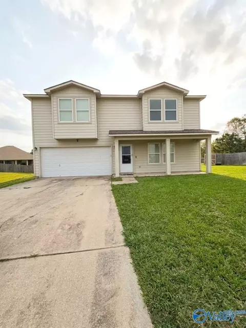 101 Coach Glen Dr, Owens Cross Roads, AL 35763