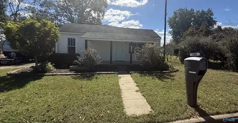 108 Haig St, Hartselle, AL 35640