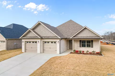 104 Buck Crossing Dr, Toney, AL 35773