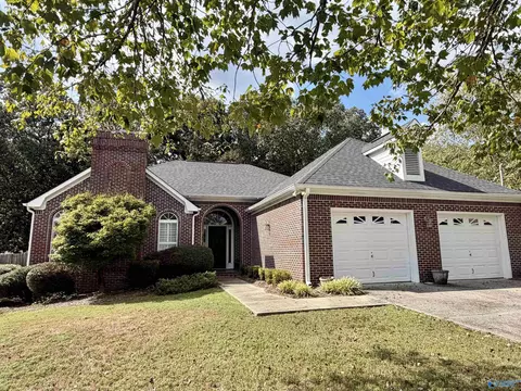 206 Cumberland Ln, Rainbow City, AL 35906