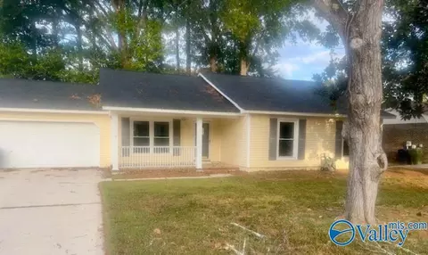 8450 Hogan Dr, Huntsville, AL 35802