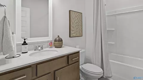 Bath - 17648 Ruby Dr, Athens, AL 35613 photo 2 of 5
