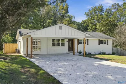 4709 Lloyd St, Guntersville, AL 35976