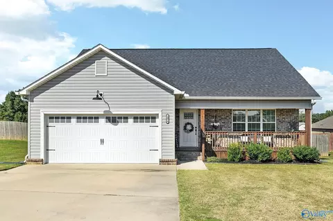 1876 Fox Meadow Trl, Cullman, AL 35058