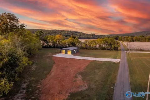 356 Sharpes Hollow Rd, New Market, AL 35761