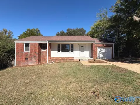 2220 Sullivan Rd, Huntsville, AL 35810