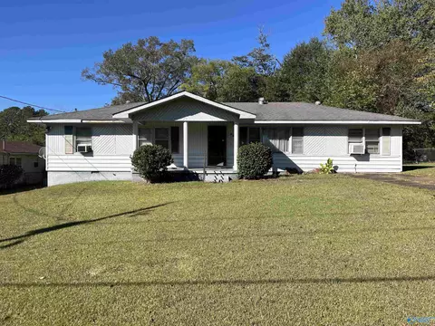 1649 Arrowhead Dr, Gadsden, AL 35903