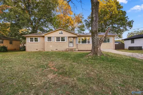 2015 Club View Dr, Huntsville, AL 35810