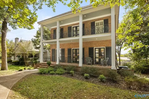 904 Corinth Cir, Huntsville, AL 35801