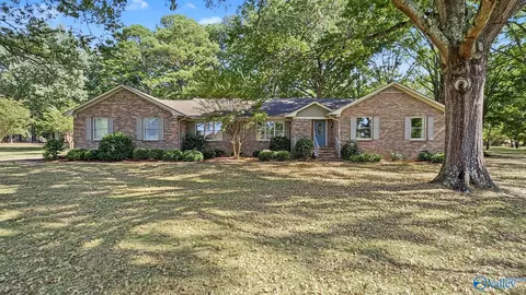 9309 Grandfield Ln, Huntsville, AL 35803