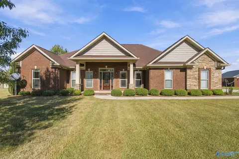 109 Grace Brook Cir, Meridianville, AL 35759
