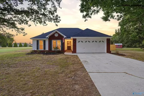 108 Cedar Breeze Ln, New Market, AL 35761