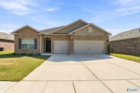 135 Rolling Green Dr, New Market, AL 35761