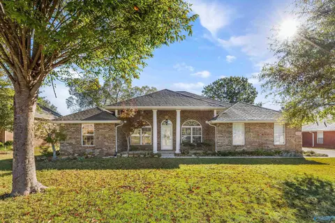 7017 Thornwood Ln, Owens Cross Roads, AL 35763