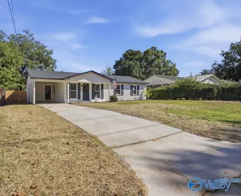 2910 Leighsdale Ave, Decatur, AL 35603