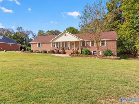 2660 Brierwood Dr, Hokes Bluff, AL 35903