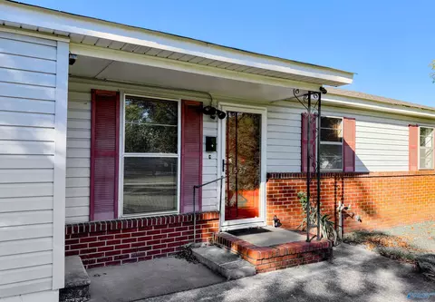 1527 Phillips Ct, Decatur, AL 35601