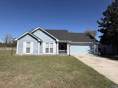 2812 Lake Knoll Dr, Decatur, AL 35603