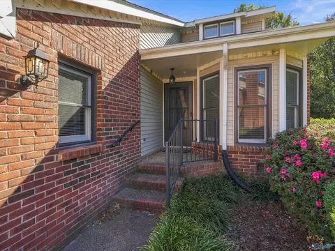 10022 Meredith Ln, Huntsville, AL 35803