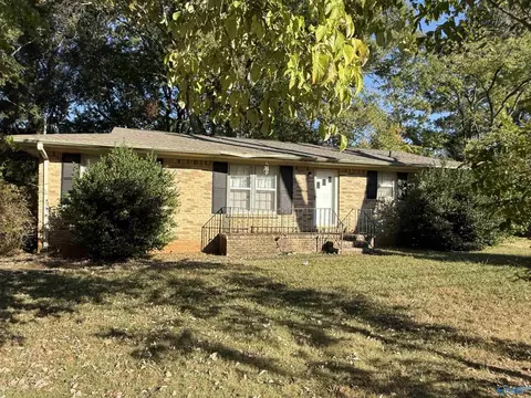 3210 NW Overhill St, Huntsville, AL 35810