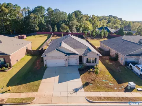 240 Poplar Hollow Dr, Harvest, AL 35749