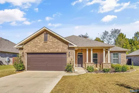 105 Kambry Grove Dr, Huntsville, AL 35811