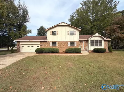 2501 Guenevere Ave, Huntsville, AL 35803