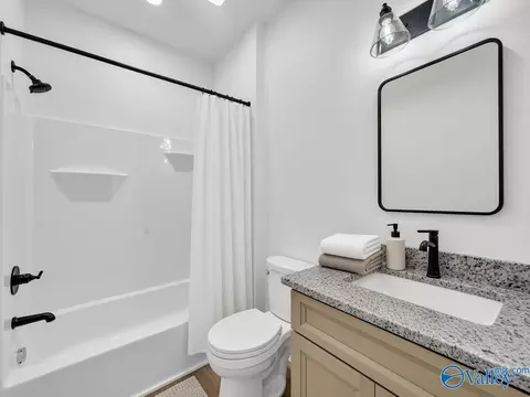 Bath - 191 Morgan Ln, Section, AL 35771 photo 3 of 5