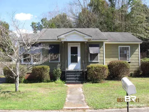 209 Pinehill Dr, Mobile, AL 36606 photo 1