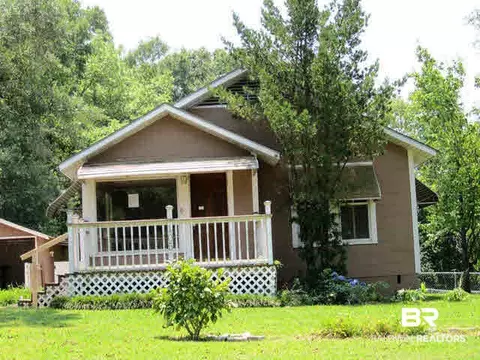 105 Hillside Dr, Chickasaw, AL 36611 photo 1