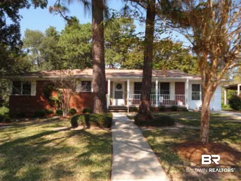 504 Hillside Dr, Chickasaw, AL 36611 photo 1