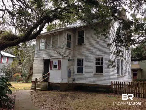 207 6th St, Chickasaw, AL 36611 photo 1