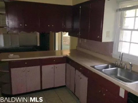 1035 W St Moritz Dr, Mobile, AL 36608 photo 7