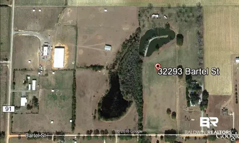 32293 Bartel St, Elberta, AL 36530 photo 1