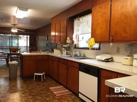 33108 Albert Hollon Ln, Lillian, AL 36549 photo 4