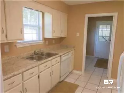 1319 Burnt Tree Dr, Mobile, AL 36695 photo 3