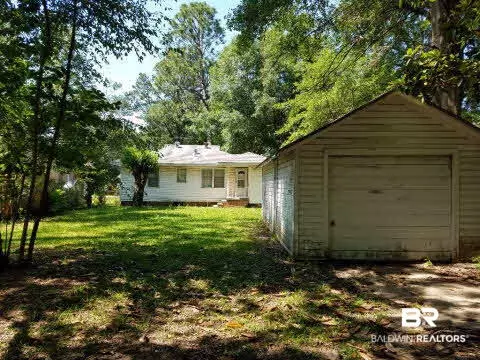 105 10th Ave, Chickasaw, AL 36611 photo 4