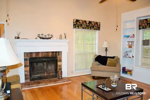 910 Wesley Ave, Mobile, AL 36609 photo 2