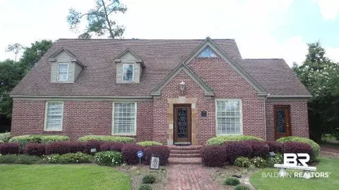 213 E Pine St, Atmore, AL 36502 photo 1