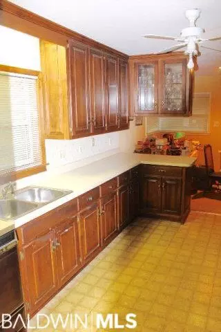 633 E Chelsea Dr, Mobile, AL 36608 photo 2